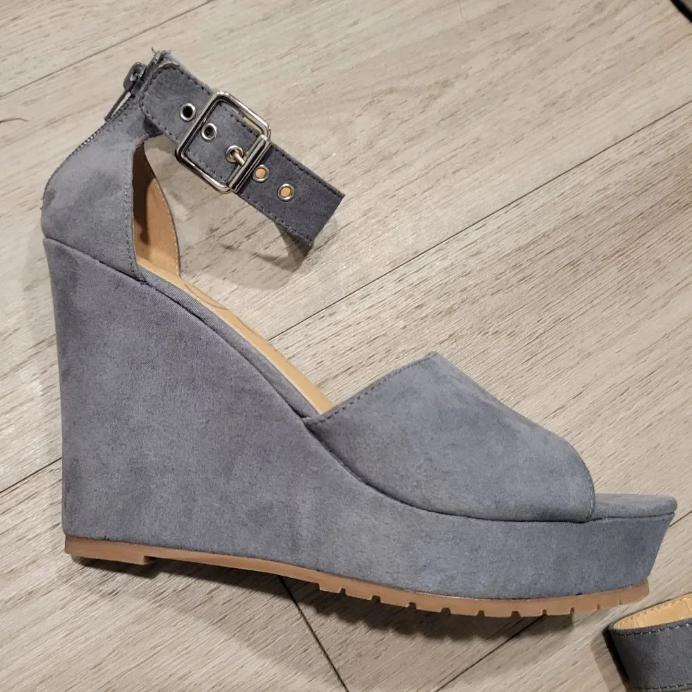 Sugar Hamptons Womens Gray Covered  Peep Toe Ankle Strap Back Zip Wedge Size 9